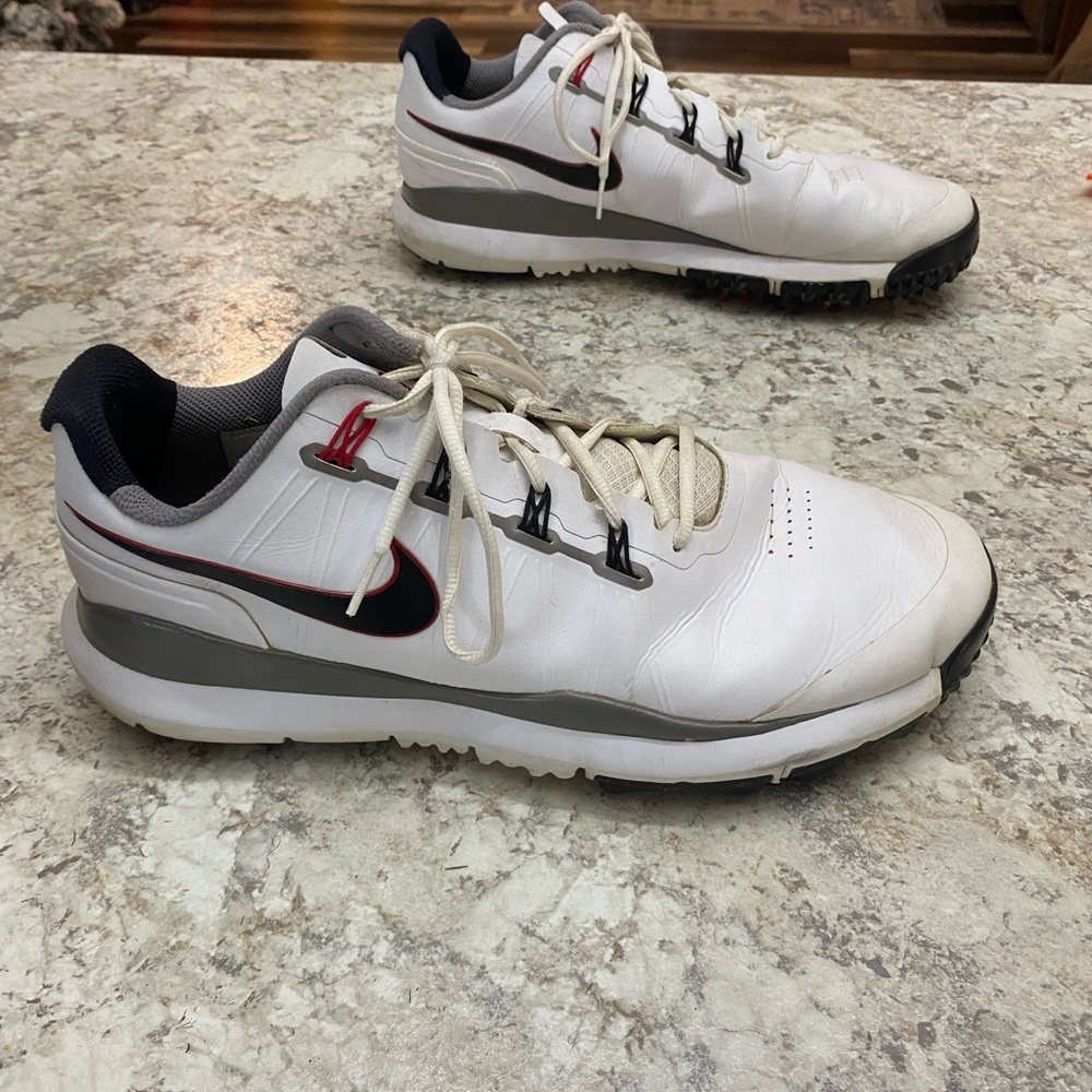 Tiger Woods Nike golf shoes 2014